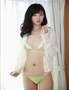 扒开美女的内衣亲吻漫画-决战到底